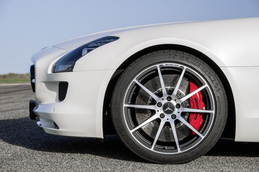  Mercedes-Benz SLS AMG GT Roadster 2012 года  (фото 16 из 47)